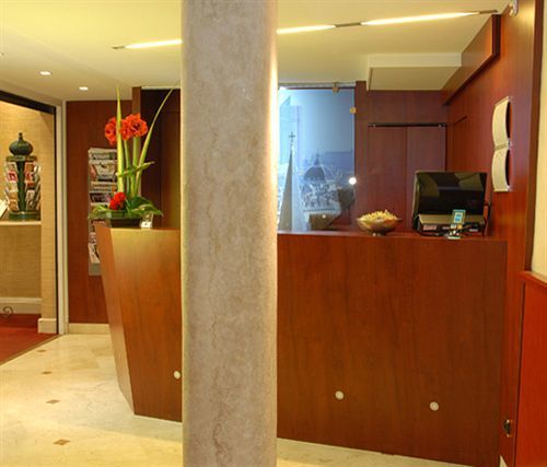 Hotel De Noailles 3*